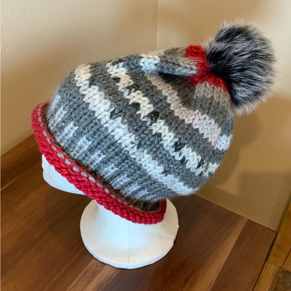 Slouchy Knitted Hat with Faux Fur Snap Pom